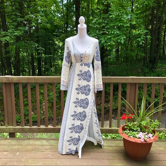 O'Neill Dresses & Skirts - O’ NEILL long bell sleeve maxi dress.
